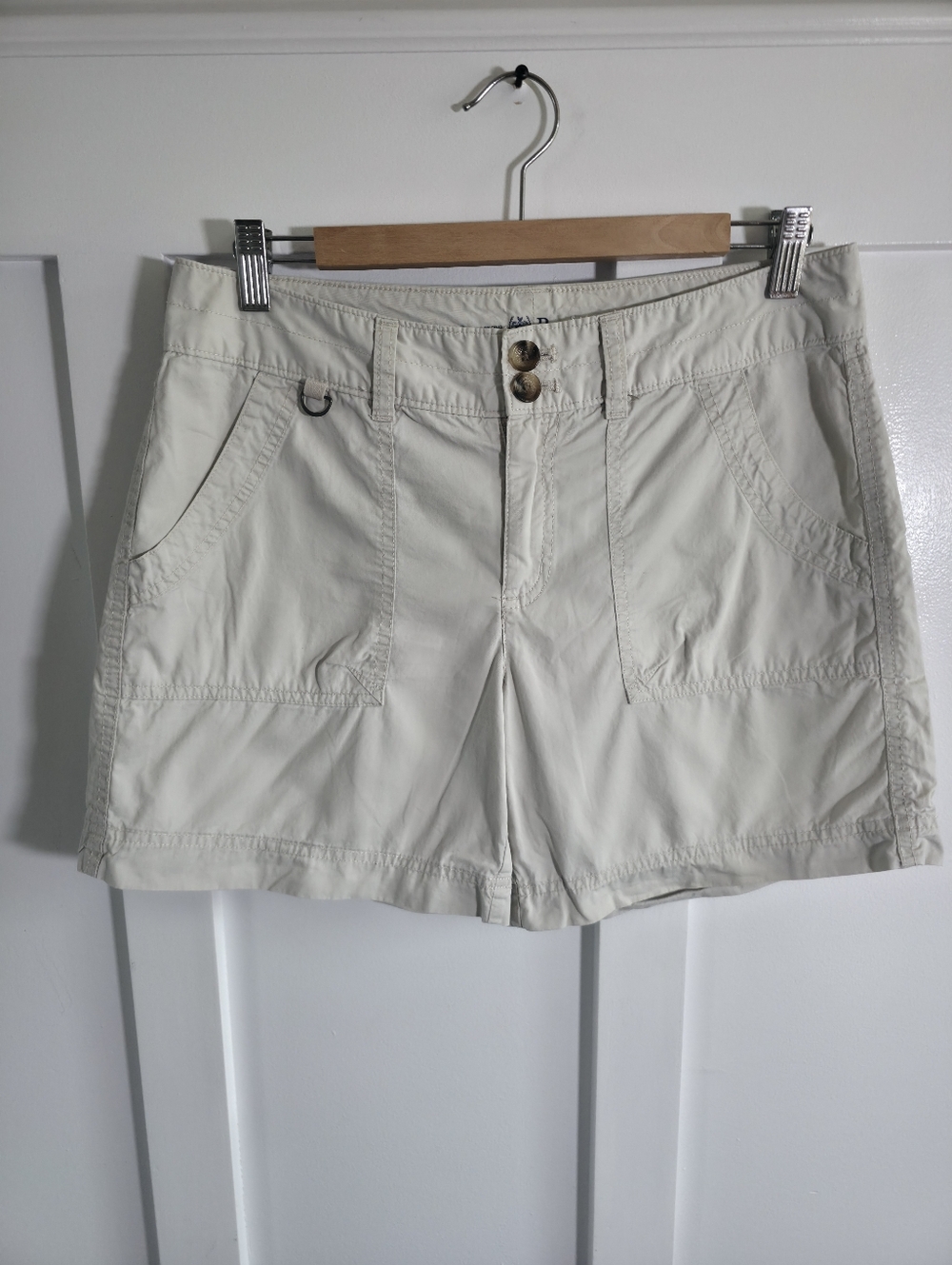 G.H. Bass & Co.  pale cream beige Utility Shorts, Safari Chic, Size 6